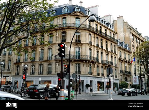 avenue montaigne in paris.